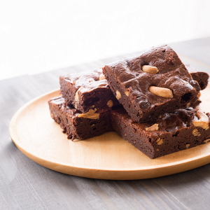 Raw Brownies with Nuts