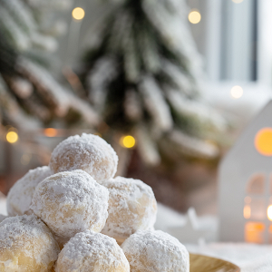 Whole Wheat Kourabiedes (25–30 pieces)