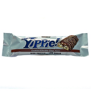 Protein bar with cookie and double chocolate flavor