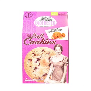 Soft cookies with couverture and peanut butter